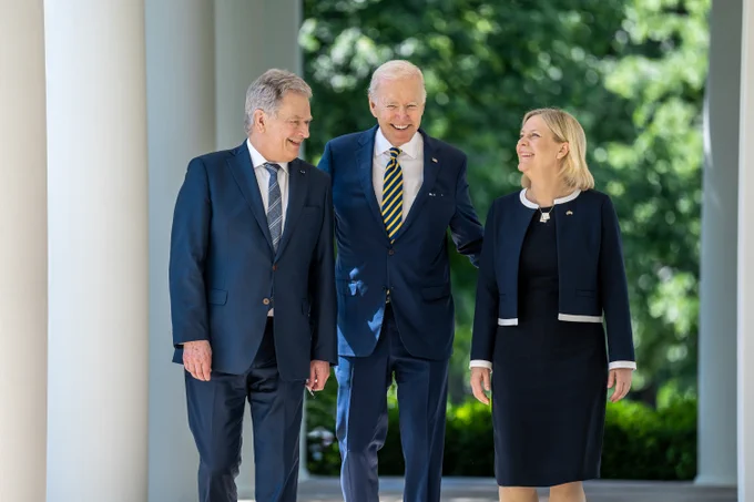 President Biden walks with Prime Minister Magdalena Andersson of Sweden and President Sauli Niinistö of Finland