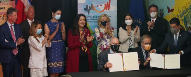 after 5 years of planning, signing MOU w Steve Grupp in Costa Rica to test CAR T for leukemia. Great support from  @DrBiden from the white house and the first lady of Costa Rica in attendance
 