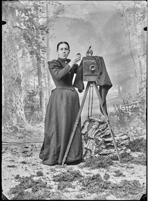 Josephine Kälin, Einsiedler Fotografin, 1898. Im Bestand des Schweizerischen Nationalmuseums.