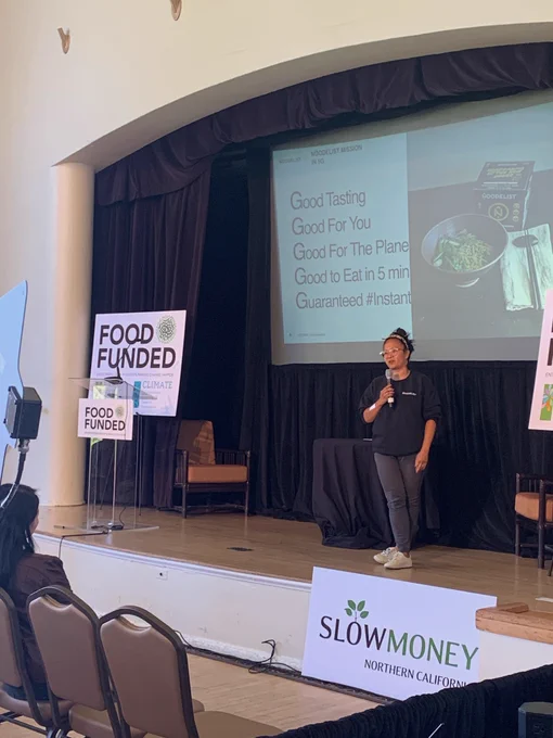 Tonxu Tan pitching instant noodles