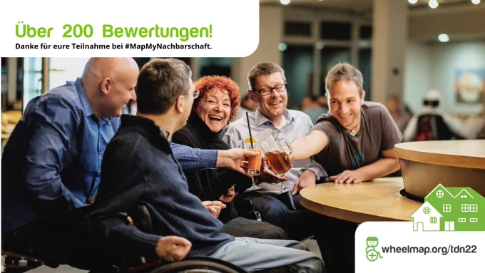 Ein Gruppe Menschen sitzt zusammen und stößt mit ihren Getränken an. Eine Person sitzt im Rollstuhl. Darüber der Text: Über 200 Bewertungen! Danke für eure Teilnahme bei #MapMyNachbarschaft. 
