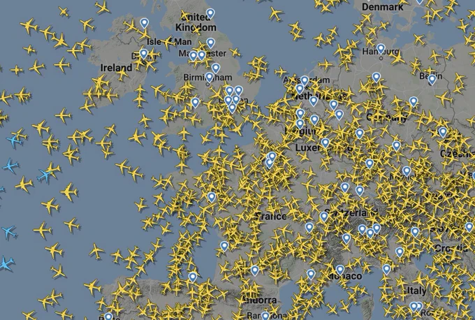 A map of Europe showing hundreds and hundreds of flights taking place right now.
