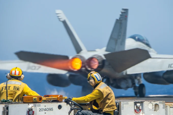 An F/A-18F Super Hornet launches from USS Harry S. Truman (CVN 75) during flight operations in the Mediterranean Sea. 📸 Mass Communication Specialist Seaman Jack Hoppe