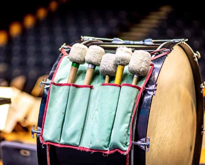 A bass drum with 5 drumsticks