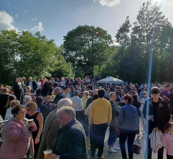 Crowds in the sunshine