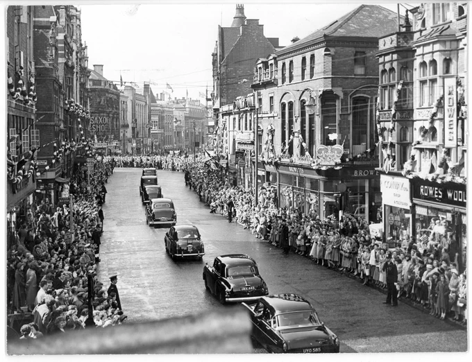DE5491-842-30 Royal Visit Granby St 1958
