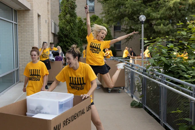 Mizzou move-in volunteers help new students carry their belongings into their residence hall rooms