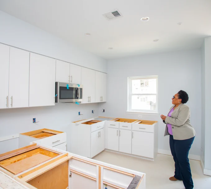Secretary Fudge tours a Spring Flats apartment kitchen