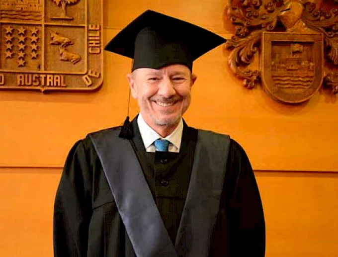 La UACh distinguió al profesor Francisco Bozinovic por su importante aporte al avance del conocimiento de la biología evolutiva y fisiología ecológica, especialmente en mamíferos y marsupiales, entre otras contribuciones científicas y de compromiso social a la comunidad. Foto UACh.