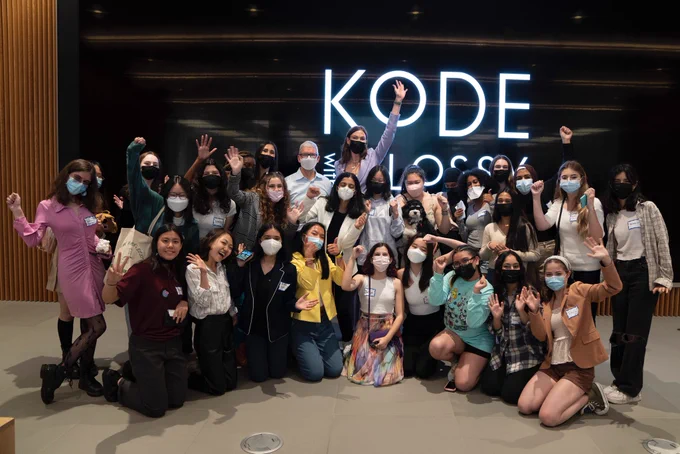 Current and former scholars of the Kode with Klossy program pose for a group photo with Tim Cook and Karlie Kloss.