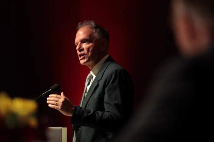 Geoff Garrett speaking at podium