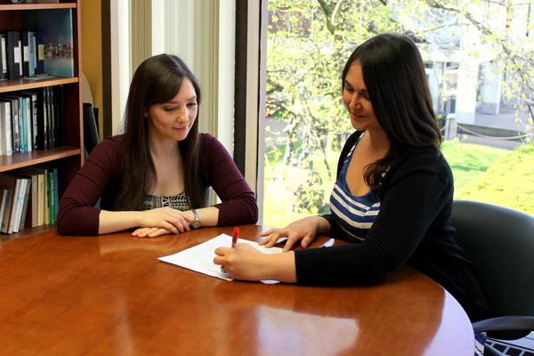 A WVU Student in the WVU Career Services office seeking resume help.