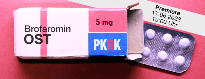 Ankündigungsplakat für das Stück "Brofaromin Ost", auf dem eine Packung des gleichnamigen Antidepressivums zu sehen ist.