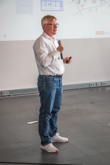 Das war der 1. #AIMondayNRW in Präsenz im @BlockchainRL, presented by #KINRW & @AICommunityOWL: volle Halle, spannende Vorträge zu "KI und Industrie 4.0", #Networking bei Pizza u. kalten Getränken u. super Stimmung! 🍕 Schön, dass ihr da wart. Mehr Bilder: https://www.linkedin.com/feed/update/urn:li:activity:6942424289971204096/