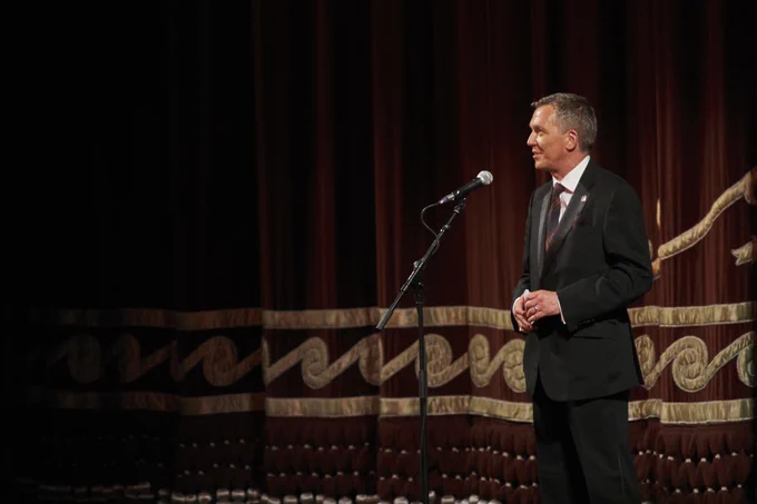 Ken Hay gives a speech at the opening gala of EIFF19.