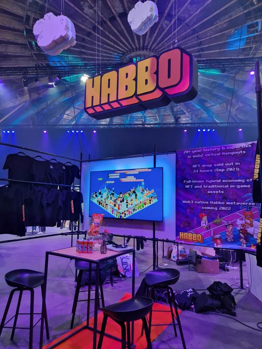 Setting up the Habbo stand at Met Ams – the metaverse festival in Amsterdam