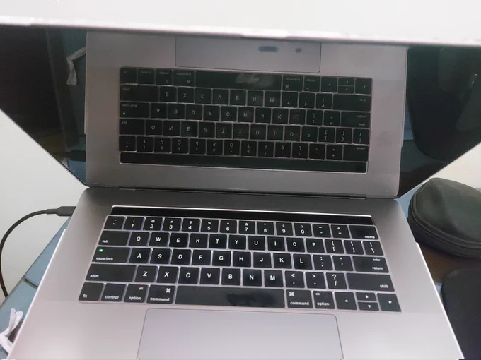 MacBook Pro black screen on starting up... 