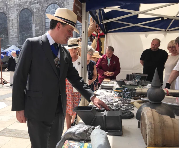 Lord Mayor in Guildhall Yard observing different livery crafts