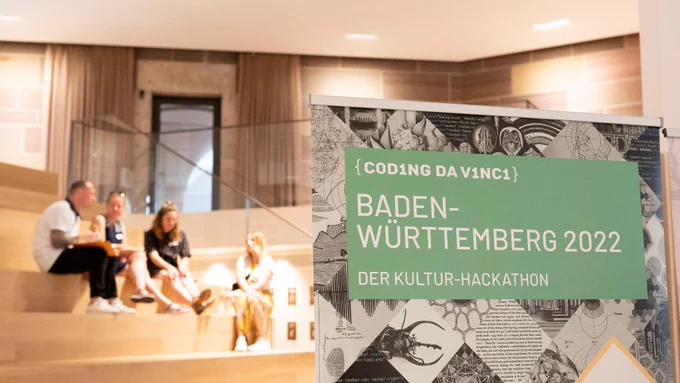 Atmosphäre im Landesmuseum Württemberg mit Banner Coding da Vinci