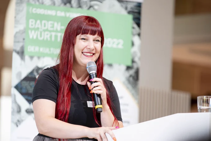 Katrin Radtke bei der Moderation von Coding da Vinci Baden-Württemberg