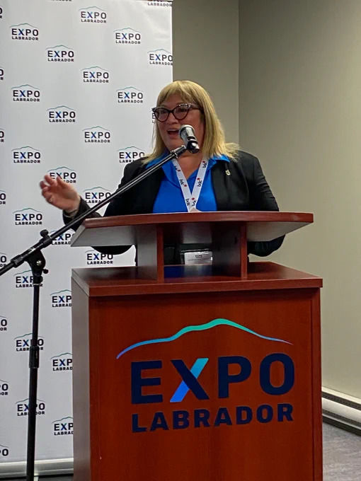  La secrétaire parlementaire Jones participe à l’Expo Labrador