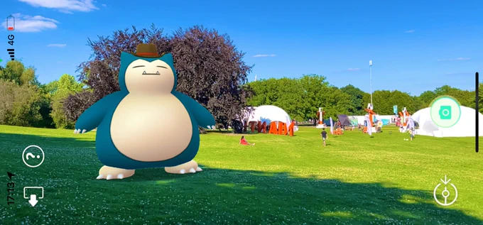 Relaxo mit Hut auf Pokémon Go Fest in Berlin