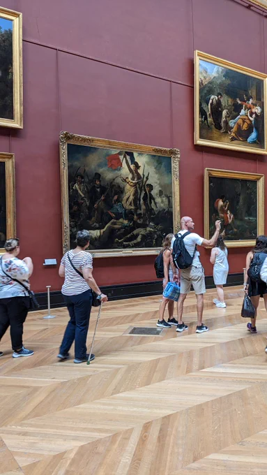 Galerie du Louvre avec le tableau La liberté guidant le peuple de Eugène Delacroix 