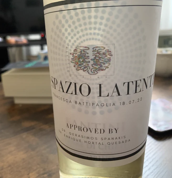Lo spazio latente, wine label made for graduation