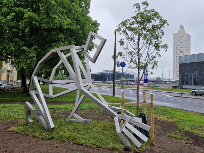 Sculpture “The Planter on Turu Street”. by Estonian sculptor Elo Liiv. Picture@Ove Maidla