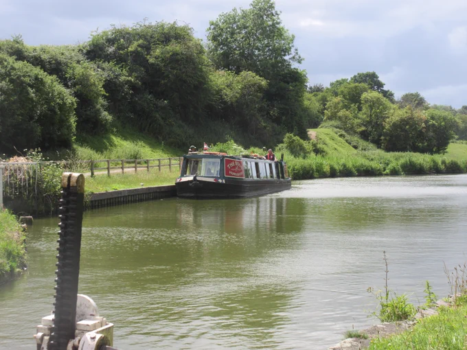 Heatwave this weekend. Join the crew of the Rose for a refreshing drink and trip along the canal. 2 Public trips on  Saturday , private charter Sunday morning and public trip in the afternoon. 
