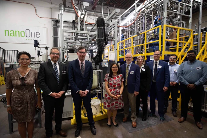 La ministre Ng visite Nano One. 