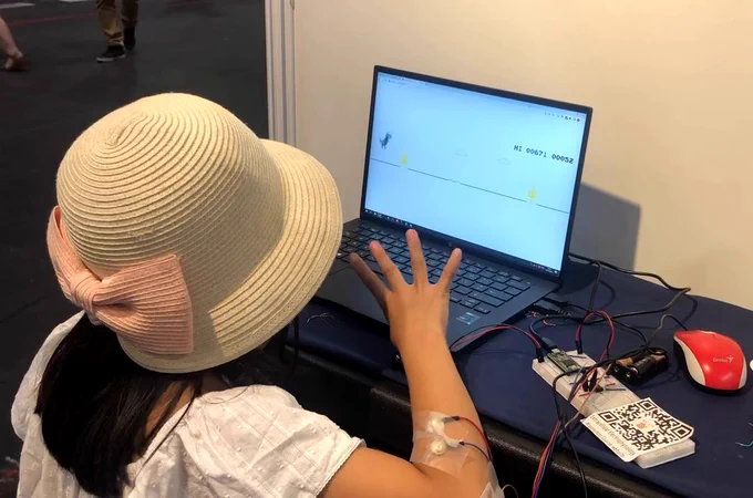 The Cajal Neurokit, joint-developed by Open Ephys and CAJAL Advanced Neuroscience Training Programme, is a great way to learn how electrophysiology really works (and play video games with EMG signals).