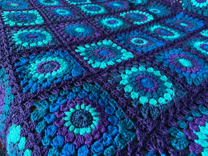 Close up of several of the sunburst circles. 