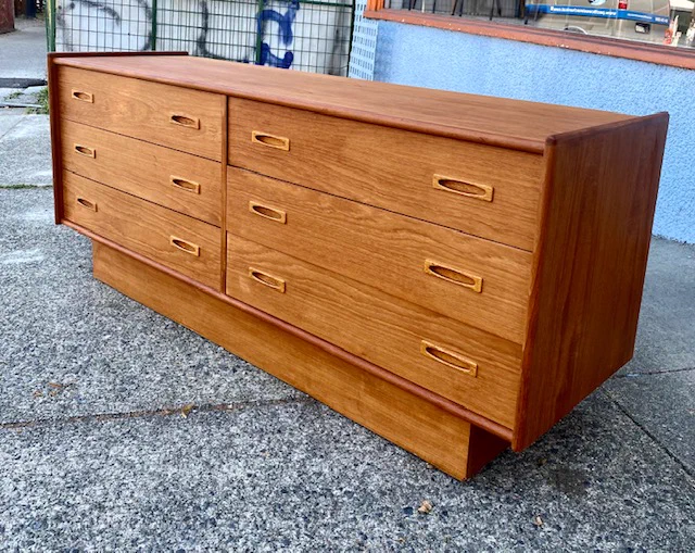 Teak 6 Drawer Dresser, Mid Century Modern || $995 || L 63” D 19” H 26.5”