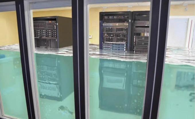 trois baies de salle serveur dans une salle pleine d'eau. Arrosez-vous assez vos serveurs ? 