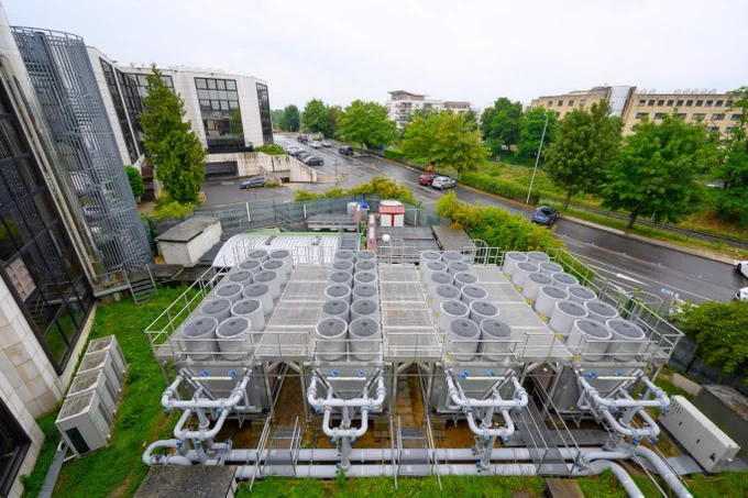 Refroidissement adiabatique du datacenter MESRI de Lognes.