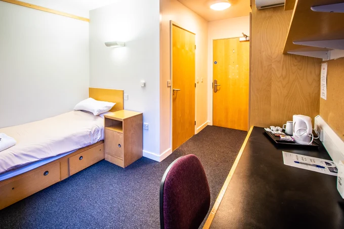 Single en-suite bedroom