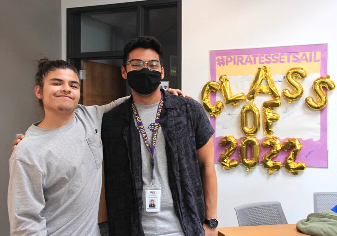 Student and staff member by Class of 2022 balloon sign