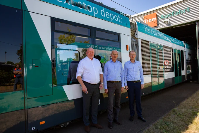 Guido Beermann (MIL) mit ViP Geschäftsführer Uwe Löschmann und Rolling Stock CEO Albrecht Neumann