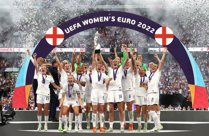England lift the UEFA Women's EURO 2022 trophy