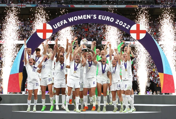 England lift the UEFA Women's EURO 2022 trophy