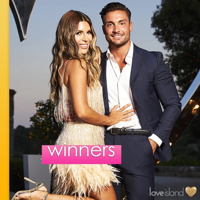 Image of Ekin-Su and Davide as winners.