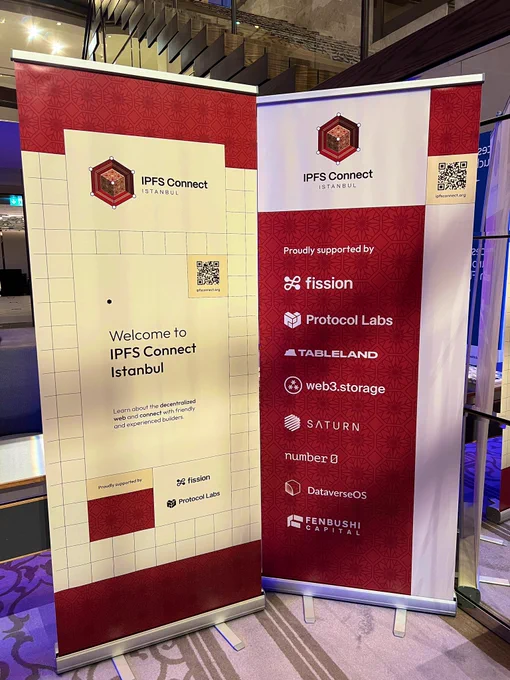 Banners featuring a welcome sign and a sponsor list for IPFS Connect