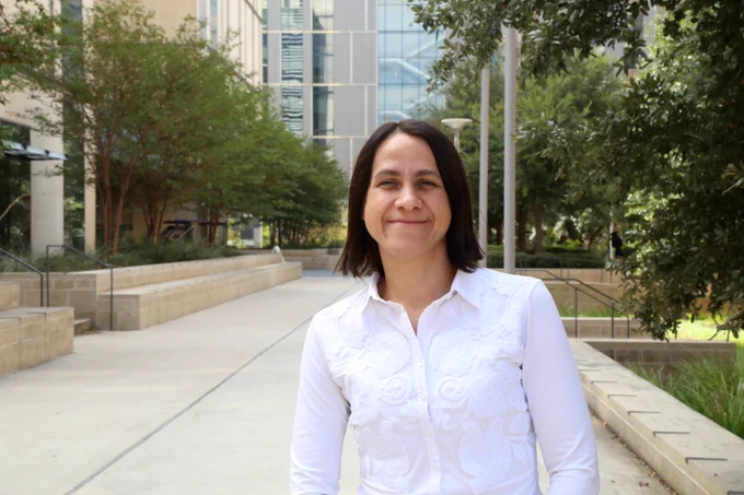 Texas ChE Delia Milliron receives 2023 MRS Medal