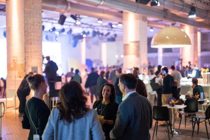 das foto zeigt das publikum des transform_d summit.