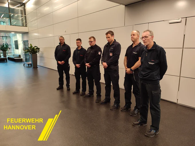 Gedenkenden Feuerwehrangehörige