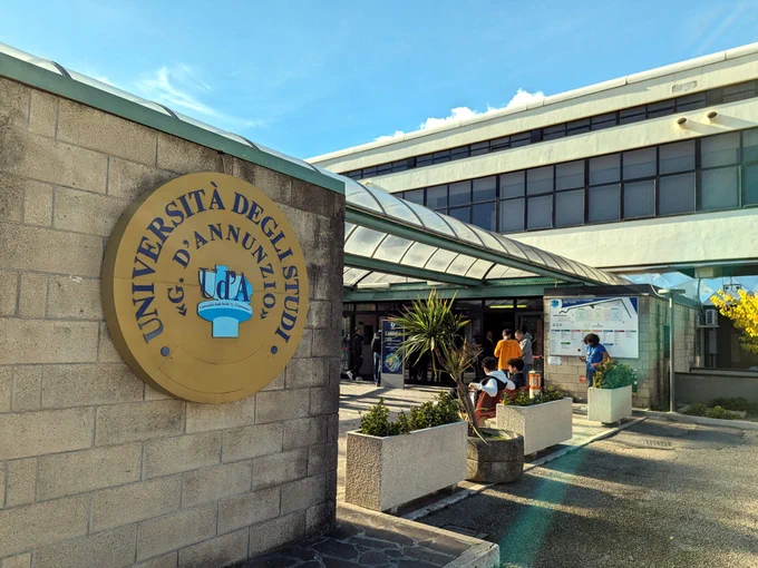 Entrata della sede di Pescara dell'Università degli Studi "G. D'Annunzio"