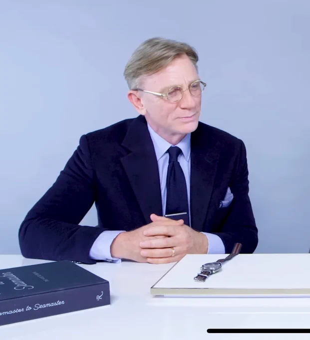 Daniel Craig wearing some slutty gold spectacles