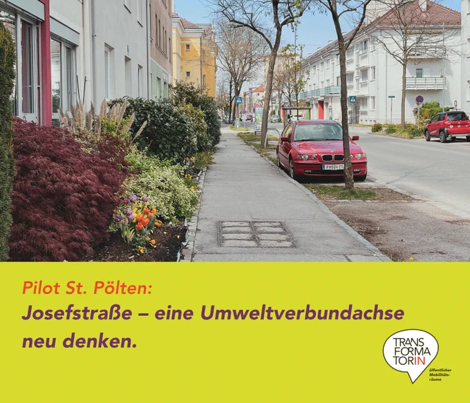 Breitere Straße im verbauten Wohnbereich - wenig befahren. Winterliche Jahreszeit - kein Schnee. Lockere Baumallee. An einer Straßenseite sind zwischen Gehsteig und  Haus Sträucher gepflanzt. ein paar parkende Autos zwischen den Bäumen. Überschrift: Pilot St. Pölten: Josefstraße  - ein Umweltverbundachse neu denken.