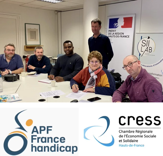 Photos des représentants d’APF France handicap Hauts-de-France et du directeur de la Cress autour d’une table pour la signature de la convention de partenariat . En bas de cette photo : les logos des deux organisations signataires